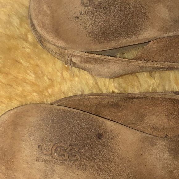 Gorgeous pair of UGG-Hazel wedges - Picture 6 of 7